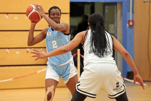 27.02.2021, xovx, Basketball Damen 2. Bundesliga Nord, Bender Baskets Grünberg - Capitol Bascats Düsseldorf v.l. Maryam Adepoju Olatunji (Capitol Bascats Düsseldorf), Deijah Blanks (Bender Baskets Gruenberg) Grünberg Sporthalle Theo-Koch-Schule Hessen Deutschland (DE)