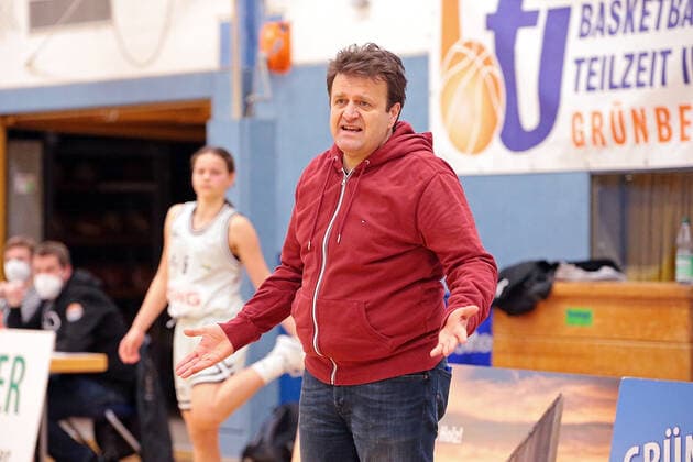 27.02.2021, xovx, Basketball Damen 2. Bundesliga Nord, Bender Baskets Grünberg - Capitol Bascats Düsseldorf Trainer Dejan Kostic (Bender Baskets Gruenberg) Grünberg Sporthalle Theo-Koch-Schule Hessen Deutschland (DE)