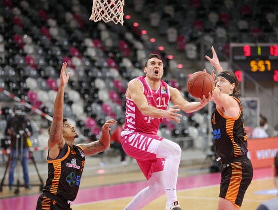 Anthony DiLeo Telekom Baskets Bonn vs. RASTA Vechta easyCredit BBL 1. Bundesliga , Saison 2020 2021 , 21. Spieltag