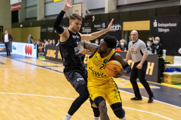 Andrew Smith (Science City Jena, 20) Roland Nyama (Tigers Tübingen, 24)¨¨¨Tigers Tübingen vs. Science City Jena, 2. Basketball, Bundesliga, Pro A, Barmer 2 Basketball, Spieltag 13, Spielzeit 2020 2021, 27.02.2021, ¨¨ Tigers Tübingen - Science City Jena, Basketball, 2. Bundesliga, Barmer 2 Basketball, Spieltag 13, Spielzeit 2020 2021, 27.02.2021 Rottenburg am Neckar Copyright: xDennisxDuddek xEibnerxPressefotox EP_DDU