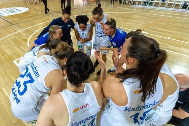 Jubel nach dem Sieg GISA Lions SV Halle vs. SNP BasCats USC Heidelberg Basketball - 1. Bundesliga - ERDGAS Sportarena Halle (Saale) 27.02.2021 Foto: Holger John Sachsen-Anhalt Deutschland ERDGAS Sportarena Halle Saale