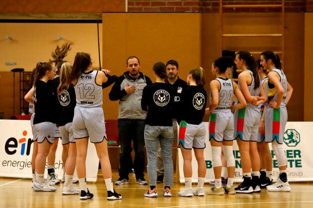 27.02.2021, 2. Toyota Damen Basketball Bundesliga Nord, DBBL, Saison 2020 2021, Damen, Chemcats Chemnitz - BG 89 Avides Hurricanes Teambesprechung der ChemCats nach dem Spiel Chemnitz Sporthalle am Schlossteich Sachsen Germany