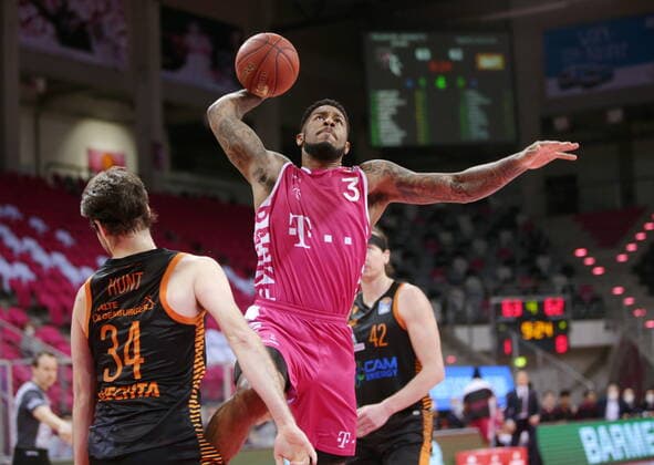 James Thompson IV Telekom Baskets Bonn vs. RASTA Vechta easyCredit BBL 1. Bundesliga , Saison 2020 2021 , 21. Spieltag