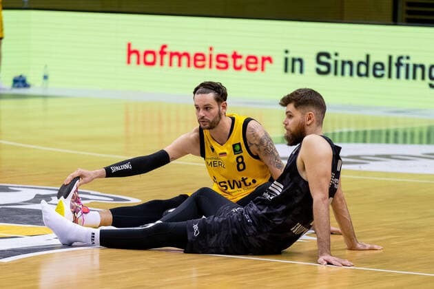 Enosch Wolf (Tigers Tübingen, 8) Julius Wolf (Science City Jena, 10)¨¨¨Tigers Tübingen vs. Science City Jena, 2. Basketball, Bundesliga, Pro A, Barmer 2 Basketball, Spieltag 13, Spielzeit 2020 2021, 27.02.2021, ¨¨ Tigers Tübingen - Science City Jena, Basketball, 2. Bundesliga, Barmer 2 Basketball, Spieltag 13, Spielzeit 2020 2021, 27.02.2021 Rottenburg am Neckar Copyright: xDennisxDuddek xEibnerxPressefotox EP_DDU