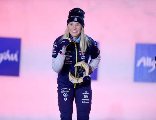 27.02.2021, Nordische SKI WM Oberstdorf 2021, Oberstdorf im Allgäu, Siegerehrung, Medaillienzeremonie, Langlauf Sprint Damen, Siegerehrung, gold Medaille an Jonna Sundling (Schweden),