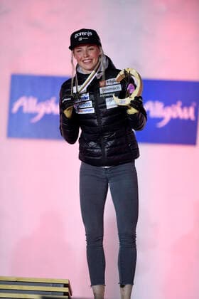 27.02.2021, Nordische SKI WM Oberstdorf 2021, Oberstdorf im Allgäu, Siegerehrung, Medaillienzeremonie, Langlauf Sprint Damen, Siegerehrung, bronze Medaille an Anamarija Lampic (Slowenien)