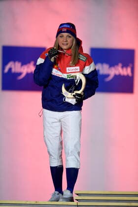 27.02.2021, Nordische SKI WM Oberstdorf 2021, Oberstdorf im Allgäu, Siegerehrung, Medaillienzeremonie, Langlauf Sprint Damen, Siegerehrung, Silbermedaille für Maiken Caspersen Falla (Norwegen),