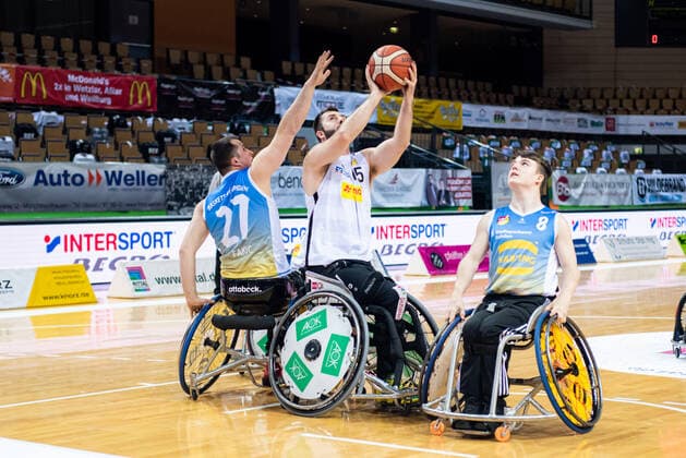RBBL; RSV Lahn-Dill - Baskets 96 Rahden, 27.02.21 Michael Auprince ( 15 RSV Lahn-Dill), Kallum Stafford ( 8 Baskets 96 Rahden), Elvis Fakic ( 27 Baskets 96 Rahden) Rittal Arena, Wetzlar, 27.02.21 Copyright: xBEAUTIFULxSPORTS Roeczeyx