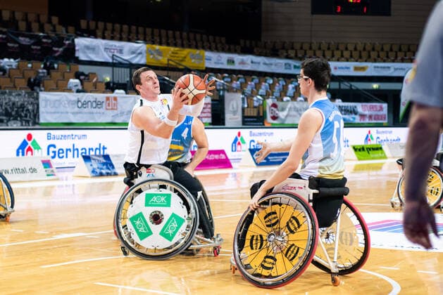 RBBL; RSV Lahn-Dill - Baskets 96 Rahden, 27.02.21 Dominik Mohsler ( 4 RSV Lahn-Dill), Krzysiek Kozaryna ( 50 Baskets 96 Rahden) Rittal Arena, Wetzlar, 27.02.21 Copyright: xBEAUTIFULxSPORTS Roeczeyx