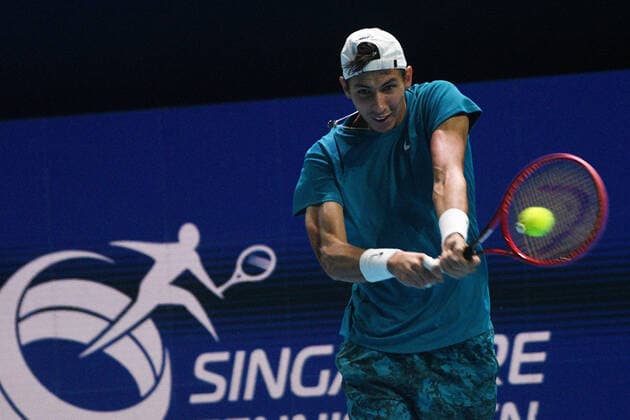 (210228) -- SINGAPORE, Feb. 28, 2021 -- Alexei Popyrin of Australia hits a return during the men s singles final against Alexander Bublik of Kazakhstan at the Singapore Tennis Open tournament in Singapore on Feb. 28, 2021. (Photo by Xinhua) (SP)SINGAPORE-TENNIS-SINGAPORE OPEN-MEN S SINGLES ThenxChihxWey 