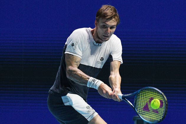 (210228) -- SINGAPORE, Feb. 28, 2021 -- Alexander Bublik of Kazakhstan hits a return during the men s singles final against Alexei Popyrin of Australia at the Singapore Tennis Open tournament in Singapore on Feb. 28, 2021. (Photo by Xinhua) (SP)SINGAPORE-TENNIS-SINGAPORE OPEN-MEN S SINGLES ThenxChihxWey 