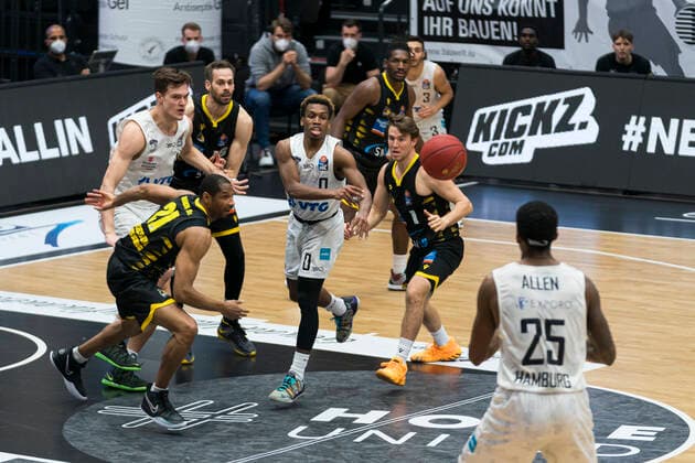 easyCredit Basketball Bundesliga, Hamburg, 28.02.2021 easyCredit Basketball Bundesliga, Hamburg Towers vs. MHP Riesen Ludwigsburg, Spielaufbau über TJ Shorts ( 0 Hamburg Towers) Copyright: xBEAUTIFULxSPORTS Mohwinkelx