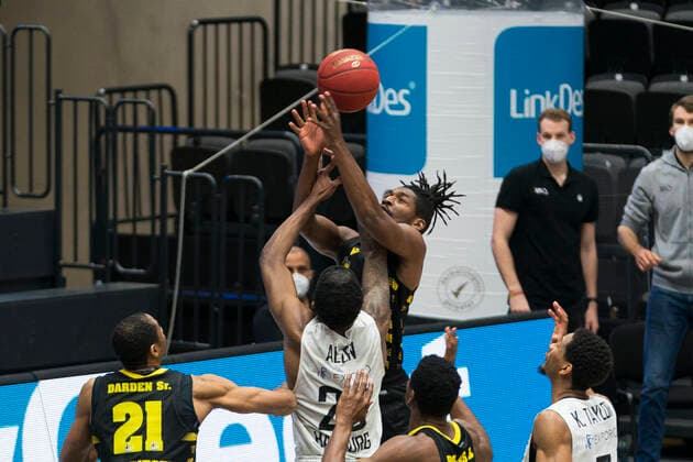 easyCredit Basketball Bundesliga, Hamburg, 28.02.2021 easyCredit Basketball Bundesliga, Hamburg Towers vs. MHP Riesen Ludwigsburg, Rebound durch Terry Allen ( 25 Hamburg Towers) Copyright: xBEAUTIFULxSPORTS Mohwinkelx