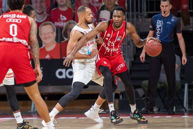 Alex King 77 (s.Oliver Wuerzburg), JaJuan Johnson 25 (FC Bayern), FC Bayern Basketball vs. s.Oliver Wuerzburg, BBL, 28.02.2021 Muenchen Bayern Deutschland
