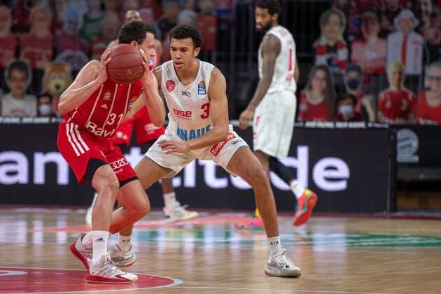 Zan Mark Sisko 31 (FC Bayern), Tyson Ward 3 (s.Oliver Wuerzburg), FC Bayern Basketball vs. s.Oliver Wuerzburg, BBL, 28.02.2021 Muenchen Bayern Deutschland