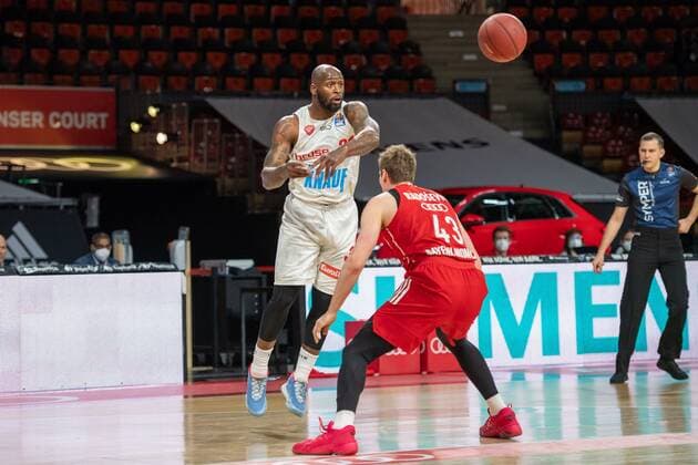 Murphy Hollowaay 31 (s.Oliver Wuerzburg), Leon Radosevic 43 (FC Bayern), FC Bayern Basketball vs. s.Oliver Wuerzburg, BBL, 28.02.2021 Muenchen Bayern Deutschland
