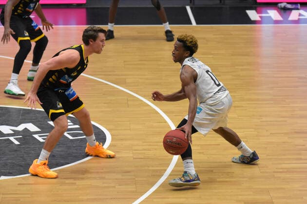 Basketball I Herren I Saison 2020 2021 I easyCredit Bundesliga I 21. Spieltag I Hamburg Towers - MHP RIESEN Ludwigsburg I 28.02.2021 Jordan Hulls ( 1, Ludwigsburg), TJ Shorts ( 0, Towers) Hamburg edel-optics.de Arena, Kurt-Emmer Hamburg Deutschland Copyright: xLobeca RobertoxSeidelx