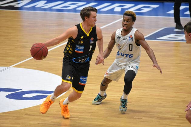 Basketball I Herren I Saison 2020 2021 I easyCredit Bundesliga I 21. Spieltag I Hamburg Towers - MHP RIESEN Ludwigsburg I 28.02.2021 Jordan Hulls ( 1, Ludwigsburg), TJ Shorts ( 0, Towers) Hamburg edel-optics.de Arena, Kurt-Emmer Hamburg Deutschland Copyright: xLobeca RobertoxSeidelx