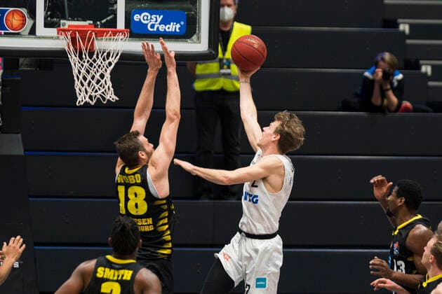 Sport Bilder des Tages easyCredit Basketball Bundesliga, Hamburg, 28.02.2021 easyCredit Basketball Bundesliga, Hamburg Towers vs. MHP Riesen Ludwigsburg, Korbleger durch Jordan Swing ( 2 Hamburg Towers) Copyright: xBEAUTIFULxSPORTS Mohwinkelx