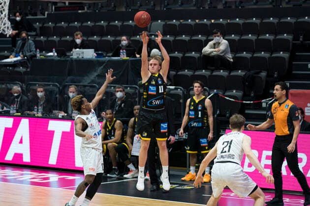 easyCredit Basketball Bundesliga, Hamburg, 28.02.2021 easyCredit Basketball Bundesliga, Hamburg Towers vs. MHP Riesen Ludwigsburg, 3-Punktwurf durch Lukas Herzog ( 11 MHP RIESEN Ludwigsburg) Copyright: xBEAUTIFULxSPORTS Mohwinkelx