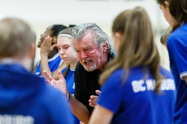 Hannover, Deutschland 28. Februar 2021: 1.BBL - Damen - 2020 2021 - TK Hannover vs. BC Pharmaserv Marburg Trainer Christoph Wysocki (Marburg) haelt eine Ansprache an seine Mannschaft Sporthalle Birkenstraße Niedersachsen Copyright: xFotostandx xxMattheyx