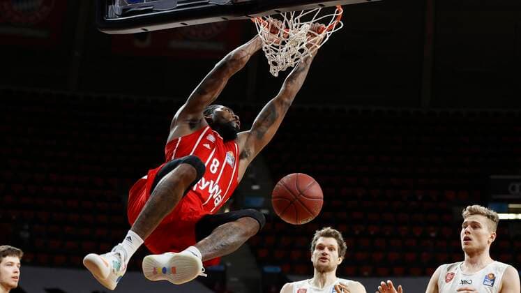 Sport Themen der Woche KW08 Sport Bilder des Tages 28.02.2021, Basketball, BBL 2020 2021, 21. Spieltag, FC Bayern Muenchen - s.Oliver Wuerzburg, GER, Muenchen, Audi Dome, Bild: Jalen Reynolds (FC Bayern Muenchen) mit einem Dunk Copyright: HMBxMedia xHeikoxBecker