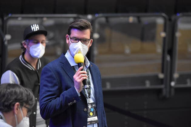 Basketball I Herren I Saison 2020 2021 I easyCredit Bundesliga I 21. Spieltag I Hamburg Towers - MHP RIESEN Ludwigsburg I 28.02.2021 Florian Eisebitt (Pressesprecher, Towers) moderiert die Pressekonferenz Hamburg edel-optics.de Arena, Kurt-Emmer Hamburg Deutschland Copyright: xLobeca RobertoxSeidelx