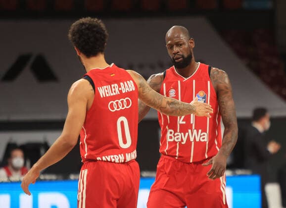 28.02.2021, BBL, FC Bayern vs Wuerzburg S.Oliver, Audi Dome Muenchen, Basketball, im Bild: Nick Weiler-Babi (FCB Basketball) und James Gist (FCB Basketball)