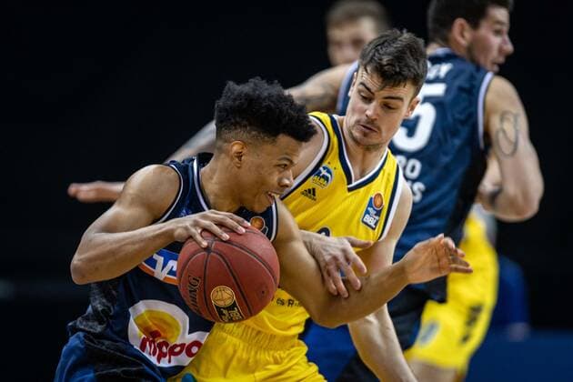 Sport Bilder des Tages Basketball Berlin 28.02.2021 Saison 2020 2021 1. Bundesliga easyCredit BBL Alba Berlin - HAKRO Merlins Crailsheim Trae Bell-Haynes (Crailsheim, No.08) Jonas Mattisseck (Alba Berlin, No.09)