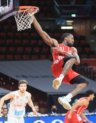28.02.2021, BBL, FC Bayern vs Würzburg S.Oliver, Audi Dome Muenchen, Basketball, im Bild: Dunking von Jalen Reynolds (FCB Basketball)