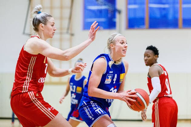 Hannover, Deutschland 28. Februar 2021: 1.BBL - Damen - 2020 2021 - TK Hannover vs. BC Pharmaserv Marburg v. li. im Zweikampf Lisa Koop (Hannover) und Marie Bertholdt (Marburg) Sporthalle Birkenstraße Niedersachsen Copyright: xFotostandx xxMattheyx