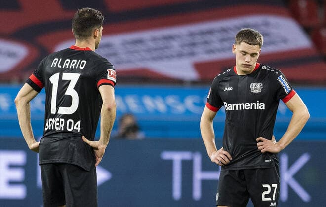 Bilder des Jahres 2021, Sport 02 Februar Sport Themen der Woche KW08 Sport Bilder des Tages Lucas Nicolas Alario (Leverkusen) und Florian Wirtz (Leverkusen) enttäuscht Bayer Leverkusen - SC Freiburg 28.02.2021, Fussball; Bundesliga, Saison 2020 21 Foto: Moritz Müller *** Lucas Nicolas Alario Leverkusen and Florian Wirtz Leverkusen disappointed Bayer Leverkusen SC Freiburg 28 02 2021, Football Bundesliga, season 2020 21 Photo Moritz Müller