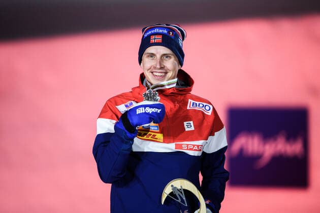 210228 Silver medalist Simen Hegstad Krüger of Norway of Norway at the Medal ceremony for the men?s cross-country skiing skiathlon during the FIS Nordic Ski World Championships on February 28, 2021 in Oberstdorf. Photo: Johanna Lundberg BILDBYRAN kod JL JL0087 skidor cross-country skiing langrenn fis nordic world ski championships vm ski-vm skid-vm 4 bbeng norge silver Copyright: JOHANNAxLUNDBERG BB210228JL149