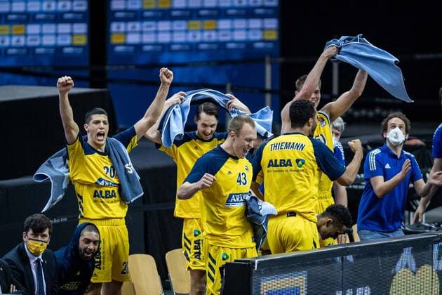Basketball Berlin 28.02.2021 Saison 2020 2021 1. Bundesliga easyCredit BBL Alba Berlin - HAKRO Merlins Crailsheim Jubel Alba über den Sieg