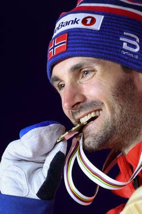 NORDIC SKIING - FIS Nordic World Ski Championships Oberstdorf 2021 OBERSTDORF,GERMANY,28.FEB.21 - NORDIC SKIING, CROSS COUNTRY SKIING - FIS Nordic World Ski Championships, 30km Skiathlon, men, award ceremony. Image shows Hans Christer Holund (NOR). Keywords: medal. GEPAxpictures xChristianxWalgram