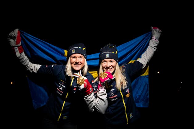 210228 Gold medalists Maja Dahlqvist and Jonna Sundling of Sweden poses for a portrait at the Medal ceremony for the women s cross-country skiing team sprint during the FIS Nordic Ski World Championships on February 28, 2021 in Oberstdorf. Photo: Johanna Lundberg BILDBYRAN kod JL JL0087 skidor cross-country skiing langrenn fis nordic world ski championships vm ski-vm skid-vm 4 bbeng guld medalj sverige Copyright: JOHANNAxLUNDBERG BB210228JL155