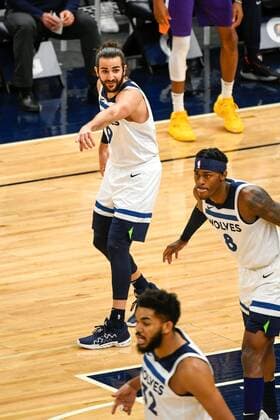 Minnesota Timberwolves Ricky Rubio (C) gives directions to his teammates Jarred Vanderbilt (R) and Karl-Anthony Towns (bottom) during a NBA, Basketball Herren, USA game against Phoenix Suns at the Target Center stadium in Minneapolis, Minnesota, USA, 28 February 2021. Minnesota Timberwolves vs. Phoenix Suns !ACHTUNG: NUR REDAKTIONELLE NUTZUNG!  Copyright: xCRAIGxLASSIGx AME8841 20210301-637501680923249951