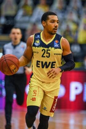 GER, Basketball, EWE Baskets Oldenburg vs Basketball Löwen Braunschweig 28.02.2021, EWE Arena, Oldenburg, GER, easy Credit-BBL, EWE Baskets Oldenburg vs Basketball Löwen Braunschweig, im Bild Phil PRESSEY (EWE Baskets Oldenburg 25 )
