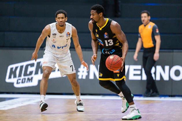 Kameron Taylor (Towers), Yorman Polas Bartolo (MHP) Basketball Bundesliga, easyCredit BBL, Saison 2020 2021, 21. Spieltag 28.02.21, Hamburg-Wilhelmsburg, Hamburg Towers vs. MHP Riesen Ludwigsburg Â