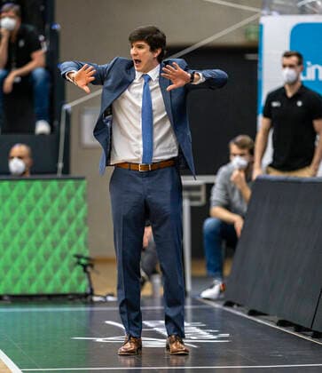 Head Coach Pedro Calles (Towers) Basketball Bundesliga, easyCredit BBL, Saison 2020 2021, 21. Spieltag 28.02.21, Hamburg-Wilhelmsburg, Hamburg Towers vs. MHP Riesen Ludwigsburg Â