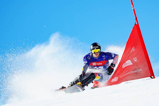 Bilder des Jahres 2021, Sport 03 März Sport Themen der Woche KW09 SNOWBOARD - FIS World Snowboard Championships Rogla 2021 ROGLA,SLOVENIA,02.MAR.21 - SNOWBOARDING - FIS Snowboard World Championships, parallel slalom, ladies, men. Image shows Elias Huber (GER). GEPAxpictures xMaticxKlansek