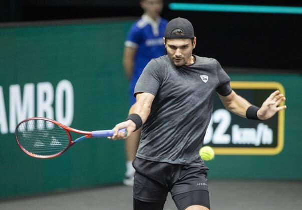 ROTTERDAM - Marcos Giron (USA) in action against Andrey Rublev (RUS) on the second day of the ABN AMRO World Tennis Tournament in Rotterdam, The Netherlands, 02 March 2021. The ATP, Tennis Herren tournament in Ahoy takes place without an audience due to the corona pandemic. ANP KOEN SUYK xVIxANPxSportx xxANPxIVx