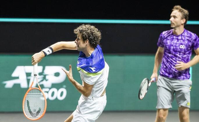 ROTTERDAM - Robin Haase (l) and Matwe Middelkoop (NLD) in action against Mate Pavic and Nikola Mektic (KRO) on the second day of the ABN AMRO World Tennis Tournament. The ATP, Tennis Herren tournament in Ahoy takes place without an audience due to the corona pandemic. ANP KOEN SUYK xVIxANPxSportx xxANPxIVx