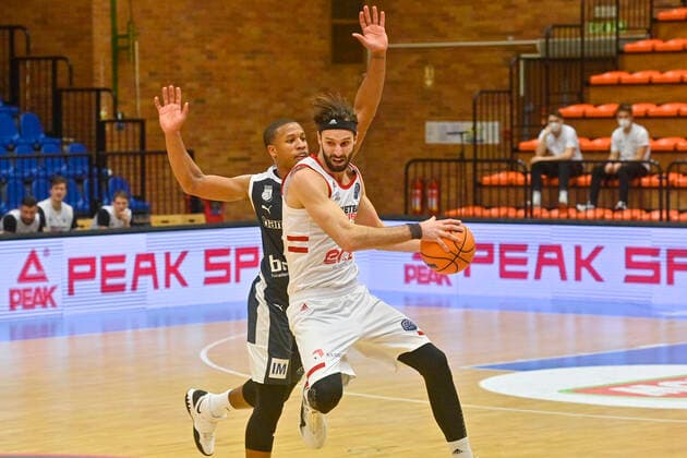 L-R Devon Hall of Bamberg and Vojtech Hruban of Nymburk in action during the Men s Basketball Champions League 1st round group L match ERA Nymburk vs Brose Bamberg in Nymburk, Czech Republic, March 2nd, 2021. (CTKxPhoto VitxSimanek) CTKPhotoP202103021049701  VIS 008
