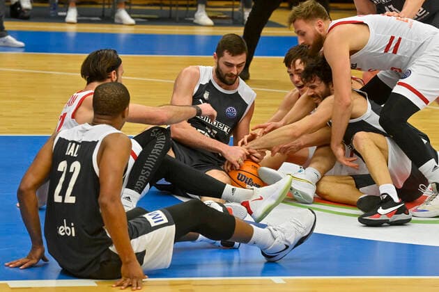 Sport Bilder des Tages L-R Devon Hall of Bamberg, Vojtech Hruban of Nymburk, David Kravish of Bamberg, Stephen Zimmerman of Nymburk, Michele Vitali of Bamberg and Martin Kriz of Nymburk in action during the Men s Basketball Champions League 1st round group L match ERA Nymburk vs Brose Bamberg in Nymburk, Czech Republic, March 2nd, 2021. (CTKxPhoto VitxSimanek) CTKPhotoP202103021061401  VIS 010