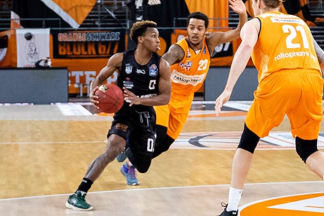 TJ Shorts (Hamburg Towers 0), Troy Caupain (Ratiopharm Ulm 23) GER, Ratiopharm Ulm vs. Hamburg Towers, easycredit 1.Bundesliga Basketball, 20.Spieltag, Saison 2020 21, 03.03.2021 Ratiopharm Ulm vs. BG Goettingen, 1.Basketball Bundesliga Neu-Ulm Copyright: xEibner-Pressefoto RogerxBuerkex EP_EER