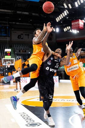Terry Allen (Hamburg Towers 25), Troy Caupain (Ratiopharm Ulm 23), Aric Holman (Ratiopharm Ulm 35) GER, Ratiopharm Ulm vs. Hamburg Towers, easycredit 1.Bundesliga Basketball, 20.Spieltag, Saison 2020 21, 03.03.2021 Ratiopharm Ulm vs. BG Goettingen, 1.Basketball Bundesliga Neu-Ulm Copyright: xEibner-Pressefoto RogerxBuerkex EP_EER