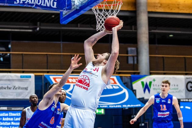 John Bryant ( 54 Jobstairs Giessen 46ers) waehrend der Begegnung Saison 2020-2021 (Herren) in der EasyCredit Bundesliga zwischen Syntainics MBC und Jobstairs Giessen 46ers in der Stadthalle Weissenfels am 3. March 2021 in Weissenfels, Sachsen Anhalt, Deutschland