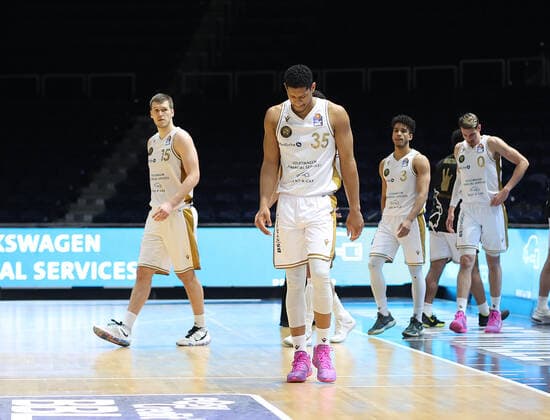 Karim Jallow (Basketball Loewen Braunschweig) und sein Team sind enttaeuscht
