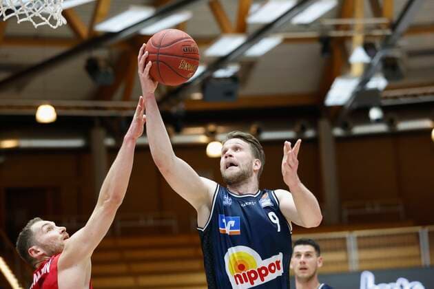 03.03.2021, Basketball, BBL 2020 2021, 20. Spieltag, HAKRO Merlins Crailsheim - s.Oliver Wuerzburg, GER, Ilshofen, Arena Hohenlohe, Bild: v. li. Felix Hoffmann (s.Oliver Wuerzburg) und Fabian Bleck (Merlins) Copyright: HMBxMedia xHeikoxBecker